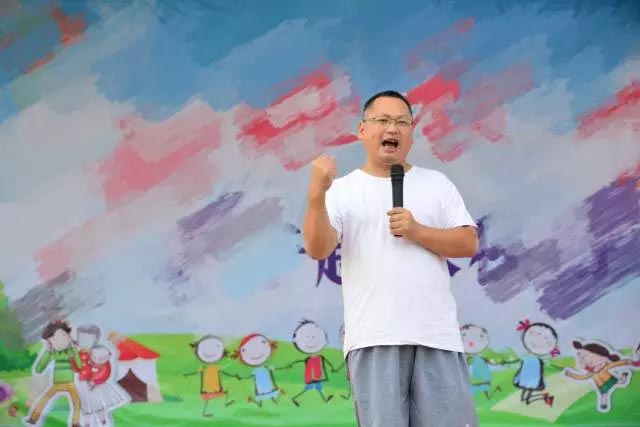 廣東博皓公司總經(jīng)理、鷹之家班主任尹總，為我們本次運動會致開幕詞