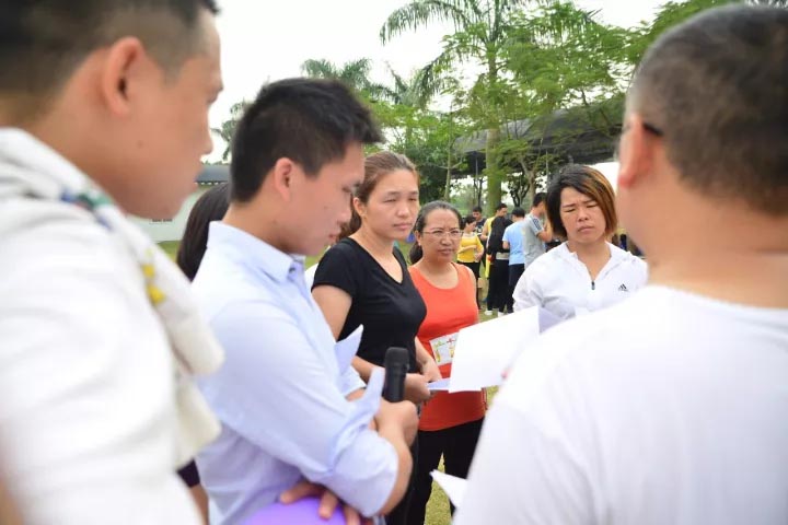 口哨發(fā)令、旗幟落下，比賽的完美呈現(xiàn)，離不開裁判員的辛苦付出，低調(diào)是他們的代名詞